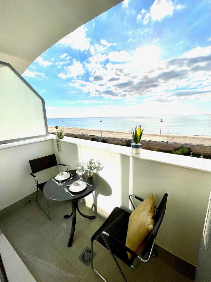 Gatu Camarote Con Vistas Al Mar , Preferente Mayores De 21 Anos Y Familias Cadiz